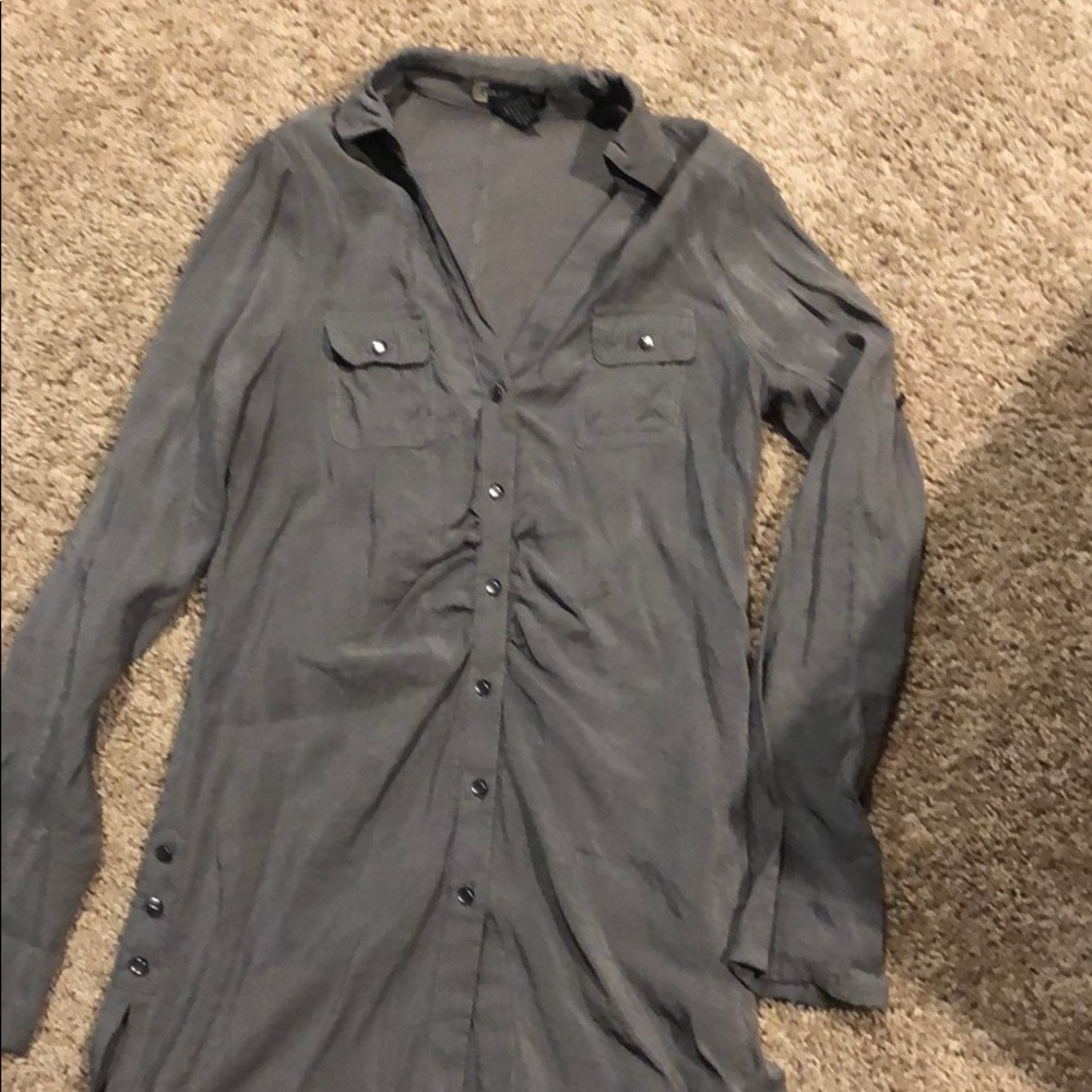 Long sleeve grey button up blouse